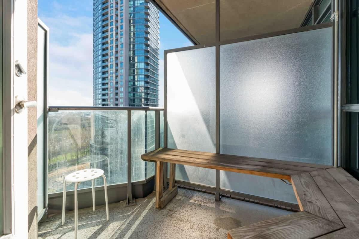 Netflix And Chill By The Waterfront Downtown Toronto Exterior foto